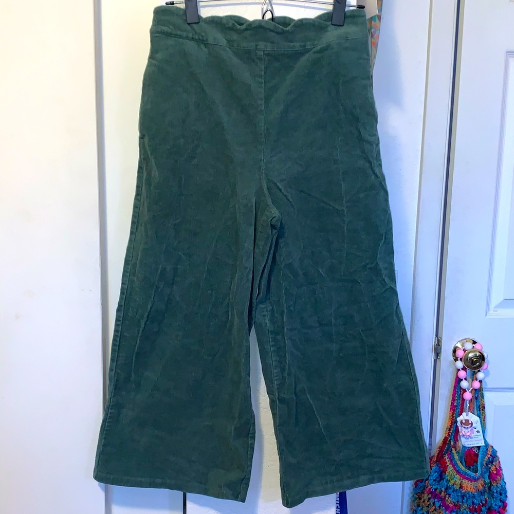 Adorable green corduroy culottes